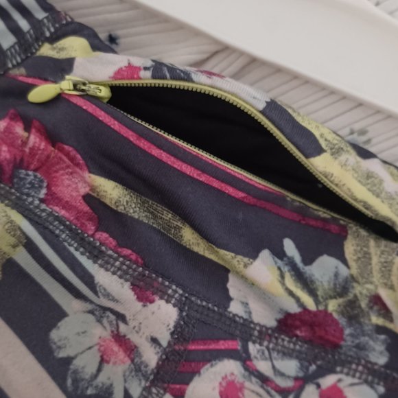 Set of 2 pants: Benetton and Zella girl size small (7-8) - Picture 8 of 10